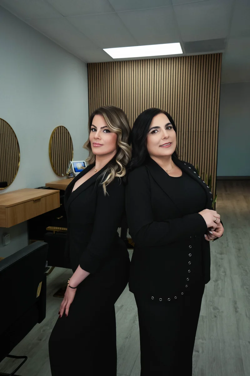 Lisandra en el nuevo local de Aleliz Salon en Miami